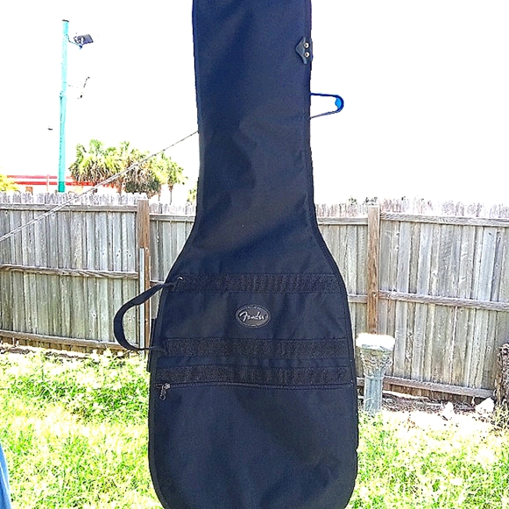 FENDER BLACK PADDED GUITAR GIG BAG CASE